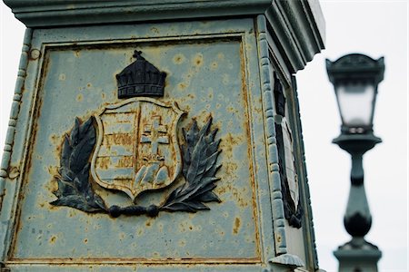 Detail of Crest at Szechenyi Chain Bridge, Budapest, Hungary Stockbilder - Premium RF Lizenzfrei, Bildnummer: 600-08212969