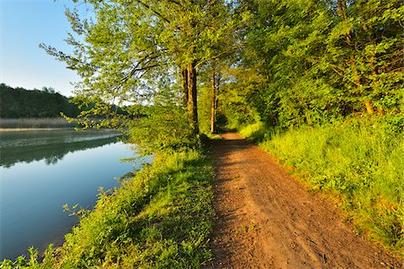 Path by River in Morning in Spring, Niedernberg, Miltenberg District, Churfranken, Franconia, Bavaria, Germany Photographie de stock - Premium Libres de Droits, Code: 600-08232305