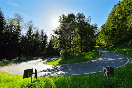 Hairpin Curve with Sun in Spring, Neudorf, Amorbach, Odenwald, Bavaria, Germany Foto de stock - Royalty Free Premium, Número: 600-08232302