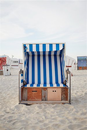 simsearch:600-03907402,k - Beach Chair in Sand at North Sea, Germany Foto de stock - Royalty Free Premium, Número: 600-08274306