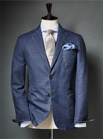 Blue colored suit with tie and handkerchief on bust in studio Foto de stock - Sin royalties Premium, Código: 600-08312074