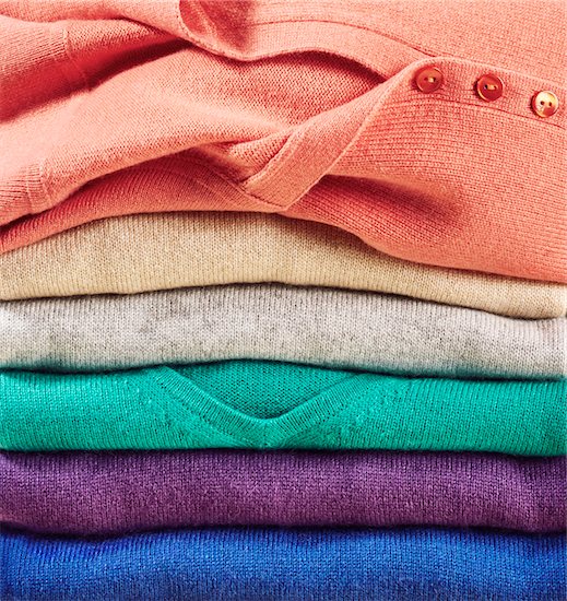 Detail of stack of multicolored wool pullovers Photographie de stock - Premium Libres de Droits, Artiste: I. Jonsson, Le code de l’image : 600-08312075