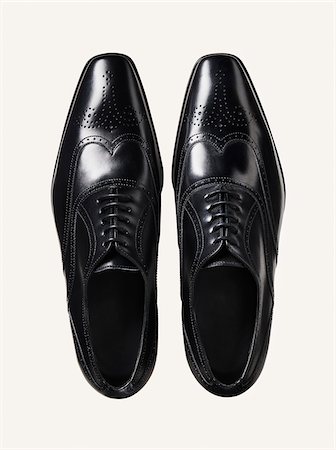 Pair of black leather shoes, studio shot on white background Foto de stock - Sin royalties Premium, Código: 600-08353423