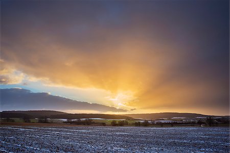 simsearch:600-03615513,k - Field Landscape at Sunrise in the Winter, Dietersdorf, Coburg, Bavaria, Germany Photographie de stock - Premium Libres de Droits, Code: 600-08353447