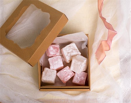 Overhead View of Open Gift Box of Turkish Delight with Ribbon Stock Photo - Premium Royalty-Free, Code: 600-08512597