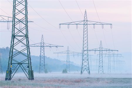 Electricity Pylons in Morning Mist, Hesse, Germany Foto de stock - Sin royalties Premium, Código: 600-08548021