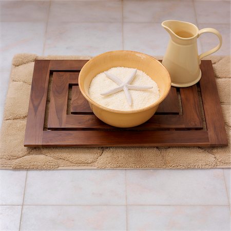 salt square - Bathmats on Tile Floor with Bowl of Epsom Bath Salts and Jug Stock Photo - Premium Royalty-Free, Code: 600-08559829