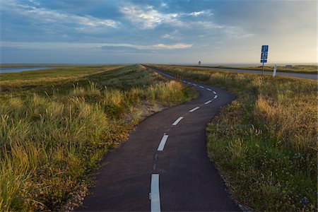 Winding Bikeway on Headland in the Morning, Thy National Park, Agger, North Jutland, Denmark Photographie de stock - Premium Libres de Droits, Code: 600-08578842