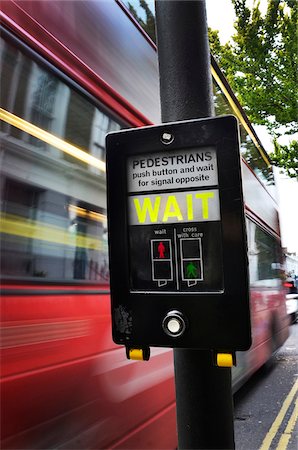 View of Speeding Bus at Crosswalk, London, England, UK Foto de stock - Sin royalties Premium, Código: 600-08639135