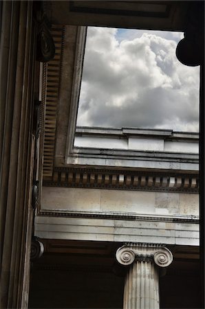 Low Angle View of Columns at British Museum, London, England, UK Foto de stock - Sin royalties Premium, Código: 600-08639130