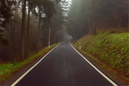 Road through Woods, Kaltenbrunn, Naturpark Neckartal-Odenwald, Baden-Wurttemberg, Germany Foto de stock - Royalty Free Premium, Número: 600-08639141