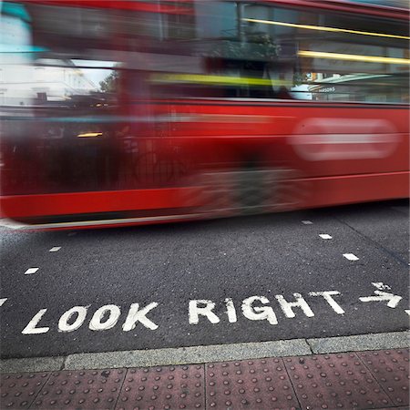 quadrat - Look Right Sign at Crosswalk and Speeding Double Decker Bus, London, England, UK Stockbilder - Premium RF Lizenzfrei, Bildnummer: 600-08639271