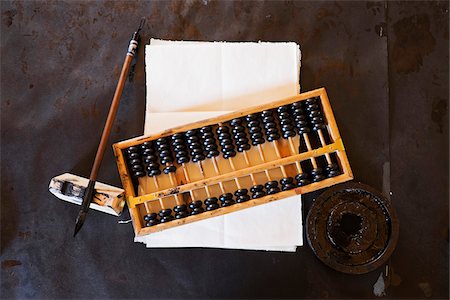 Abacus, fountain pen and parchment paper at Chinese School in Barkerville Historic Town in British Columbia, Canada Stockbilder - Premium RF Lizenzfrei, Bildnummer: 600-08657515
