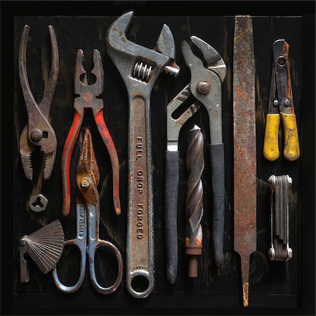 simsearch:700-06701962,k - Overhead View of Assorted Old and Rusty Tools Foto de stock - Sin royalties Premium, Código: 600-08697969