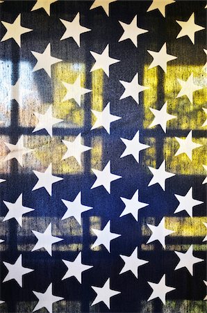 View of translucent American flag on a back porch with window in background Photographie de stock - Premium Libres de Droits, Code: 600-08765234