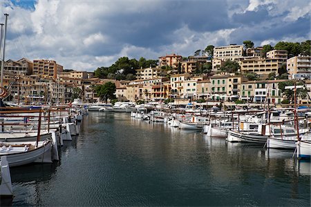 port de soller - Harbour at Port de Soller, Mallorca, Spain Foto de stock - Sin royalties Premium, Código: 600-08770169