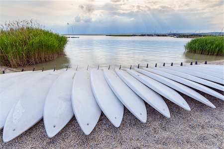 Surfboards on Beach, Neusiedl, Lake Neusiedl, Burgenland, Austria Photographie de stock - Premium Libres de Droits, Code: 600-08783079