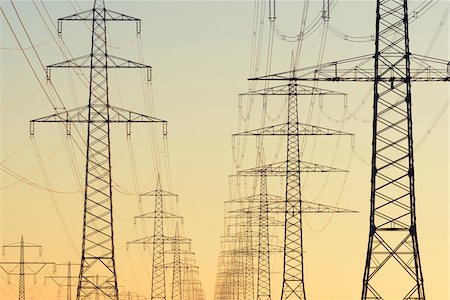 Electricity Pylons at Sunset, Hesse, Germany Stockbilder - Premium RF Lizenzfrei, Bildnummer: 600-08797098