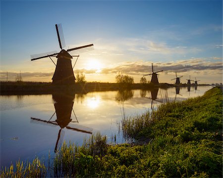 simsearch:6119-08541937,k - Windmills at Sunrise, Kinderdijk, South Holland, Netherlands Foto de stock - Royalty Free Premium, Número: 600-08865323