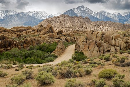 Dirt road through the Alabama Hills with the Sierra Nevada Mountians in the background in Eastern California, USA Stock Photo - Premium Royalty-Free, Code: 600-08945847