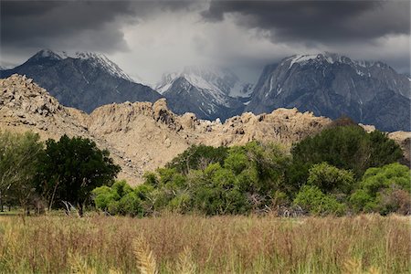 simsearch:700-03069431,k - Storm clouds over the mountains of the Sierra Nevadas in Eastern California, USA Foto de stock - Sin royalties Premium, Código: 600-08945841