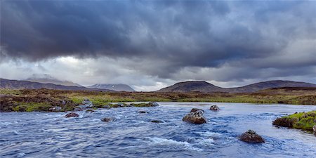 simsearch:600-08945845,k - River in moor landscape with dark storm clouds and mountains in the background at Rannoch Moor in Scotland, United Kingdom Photographie de stock - Premium Libres de Droits, Code: 600-08973437