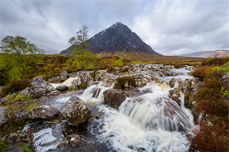 simsearch:6119-09182600,k - Waterfall on River Coupal and mountain range Buachaille Etive Mor at Glen Coe in Scotland, United Kingdom Foto de stock - Sin royalties Premium, Código: 600-08973454