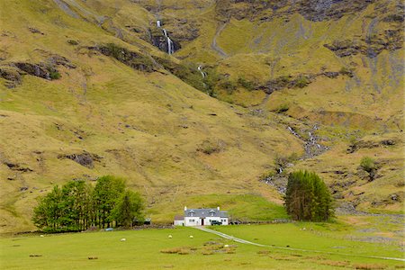 Isolated home in the highlands at Glen Coe in Scotland, United Kingdom Photographie de stock - Premium Libres de Droits, Code: 600-08973459