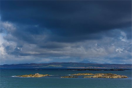 Scottish coast with dark clouds over the ocean at Mallaig in Scotland, United Kingdom Photographie de stock - Premium Libres de Droits, Code: 600-08973481