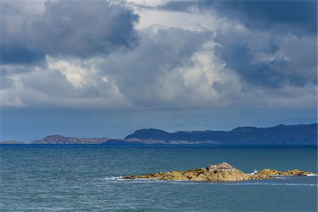 simsearch:600-08973484,k - Scottish coast with ocean and cloudy sky at Mallaig in Scotland, United Kingdom Photographie de stock - Premium Libres de Droits, Code: 600-08973482