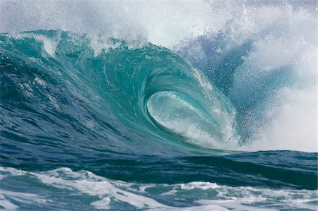 rough sea and nobody - Crest of breaking wave at the North Shore of Oahu in Hawaii, USA Stock Photo - Premium Royalty-Free, Code: 600-08986169