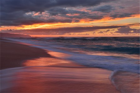 Sunset and surf on the Pacific Ocean at Sunset Beach on Oahu, Hawaii, USA Stock Photo - Premium Royalty-Free, Code: 600-08986242