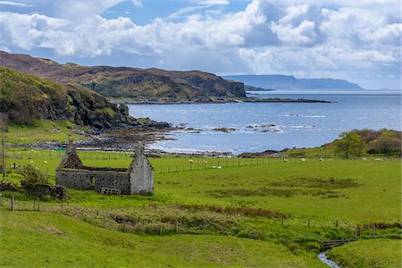 simsearch:862-08699931,k - Remains of a stone house in grassy field along the coast on the Isle of Skye in Scotland, United Kingdom Stock Photo - Premium Royalty-Free, Code: 600-08986304