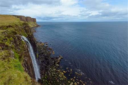 Mealt Waterfall with Kilt Rock on the Trotternish Peninsula on the Isle of Skye in Scotland, United Kingdom Stock Photo - Premium Royalty-Free, Code: 600-08986477