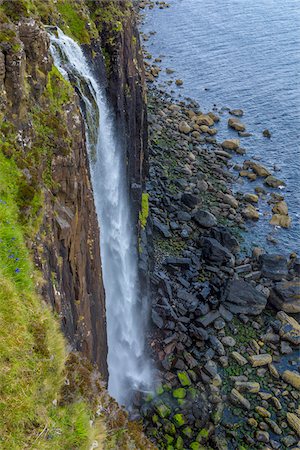 Close-up of the Mealt Waterfall on the Trotternish Peninsula on the Isle of Skye in Scotland, United Kingdom Foto de stock - Sin royalties Premium, Código: 600-08986481