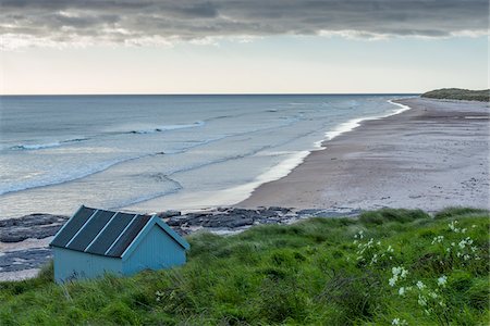 Fisherman's hut on the beach along the North Sea with dramatic cloudy sky at Bamburgh in Northumberland, England, United Kingdom Stock Photo - Premium Royalty-Free, Code: 600-09013907