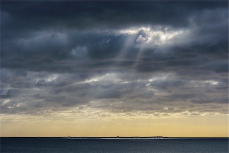 Sun shining through rain clouds over Farne Island in the North Sea at Bamburgh, England, Northumberland Stock Photo - Premium Royalty-Free, Code: 600-09013911