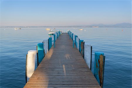 simsearch:700-03682147,k - Wooden jetty on Lake Garda (Lago di Garda) in the morning at Bardolino in Veneto, Italy Stock Photo - Premium Royalty-Free, Code: 600-09022439