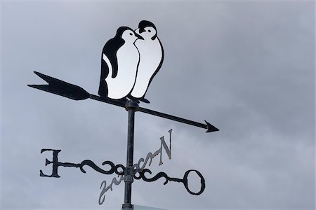 Close-up of a weather vane depicting penguins at Ushuaia in Tierra del Fuego, Argentina Fotografie stock - Premium Royalty-Free, Codice: 600-09052817