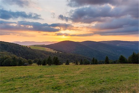 field sky mountain horizon - Mountain landscape with sunset over the Vosges Mountains at Le Markstein in Haut-Rhin, France Stock Photo - Premium Royalty-Free, Code: 600-09052926