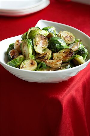 side dish - Brussel sprouts in bowl on red backround Stock Photo - Premium Royalty-Free, Code: 600-09118284