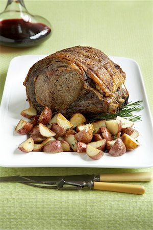 roast beef (cut of beef suitable for roasting) - Prime rib roast beef with baby red potatoes & red wine on a green background Stock Photo - Premium Royalty-Free, Code: 600-09118288