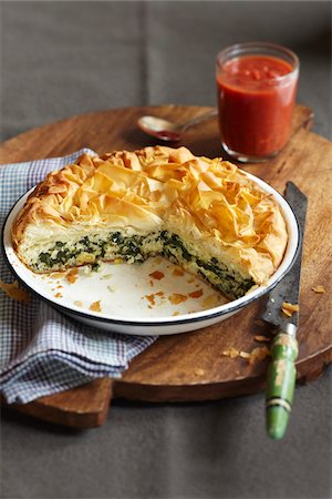 simsearch:600-09119406,k - Spinach and feta phyllo pie with tomato sauce on the side Photographie de stock - Premium Libres de Droits, Code: 600-09119473