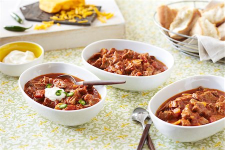 Beef chunk chilli with tomato and peppers topped with sour cream and jalapeno slices Stock Photo - Premium Royalty-Free, Code: 600-09155462