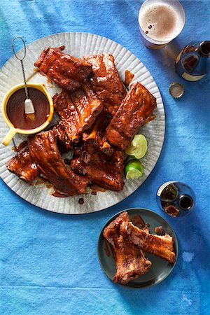 simsearch:600-07067120,k - Slow cooked ribs with barbeque sauce and bottles of beer on a blue background Stock Photo - Premium Royalty-Free, Code: 600-09155591