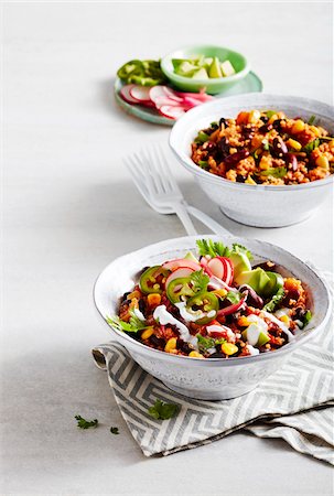 simsearch:600-09119406,k - Bowls of vegetable chili with quinoa, beans and corn Photographie de stock - Premium Libres de Droits, Code: 600-09159807