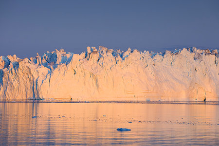 simsearch:600-00846551,k - Icebergs at Ilulissat icefjord at sunset, Ilulissat, Icefjord, Disko Bay, Qaasuitsup, Greenland, Polar Regions, Arctic Foto de stock - Sin royalties Premium, Código: 600-09245468