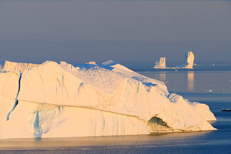 simsearch:600-03456574,k - Icebergs at Ilulissat icefjord at sunrise, Ilulissat, Icefjord, Disko Bay, Qaasuitsup, Greenland, Polar Regions, Arctic Foto de stock - Royalty Free Premium, Número: 600-09245473
