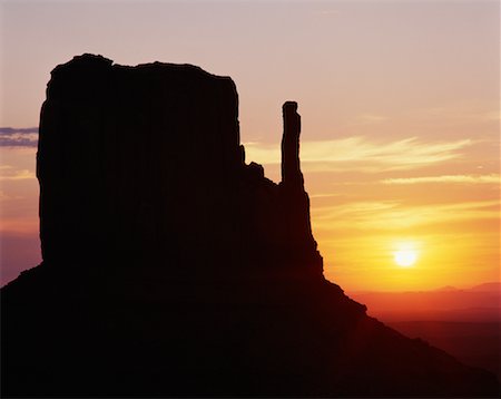 simsearch:600-00848058,k - Silhouette of Mitten Butte at Sunset Monument Valley, Arizona, USA Foto de stock - Sin royalties Premium, Código: 600-00007246