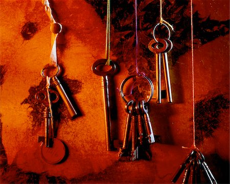 filtered - Hanging Skeleton Keys Foto de stock - Sin royalties Premium, Código: 600-00015694